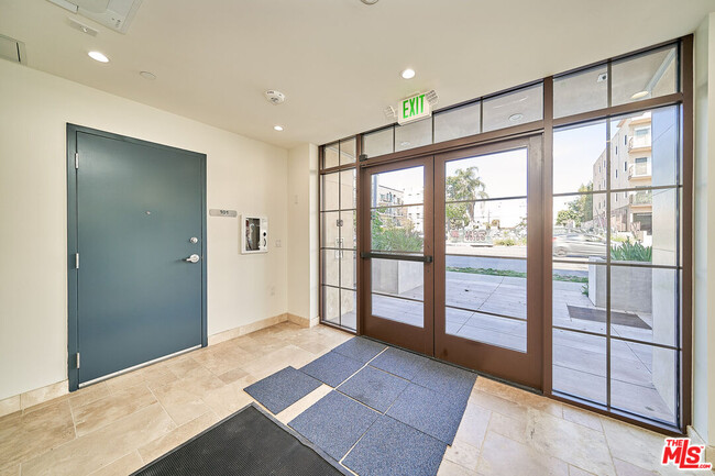 951 S Wilton Pl in Los Angeles, CA - Building Photo - Building Photo