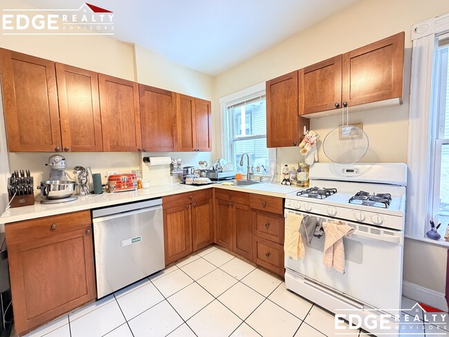 45 Falkland St in Boston, MA - Building Photo - Building Photo