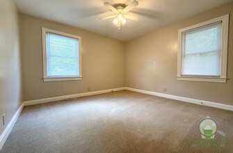121A White Oak Dr in Greenville, SC - Building Photo - Building Photo