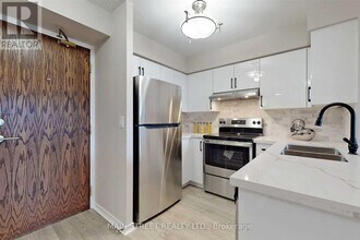 23-723 Oneida Crescent in Richmond Hill, ON - Building Photo - Building Photo