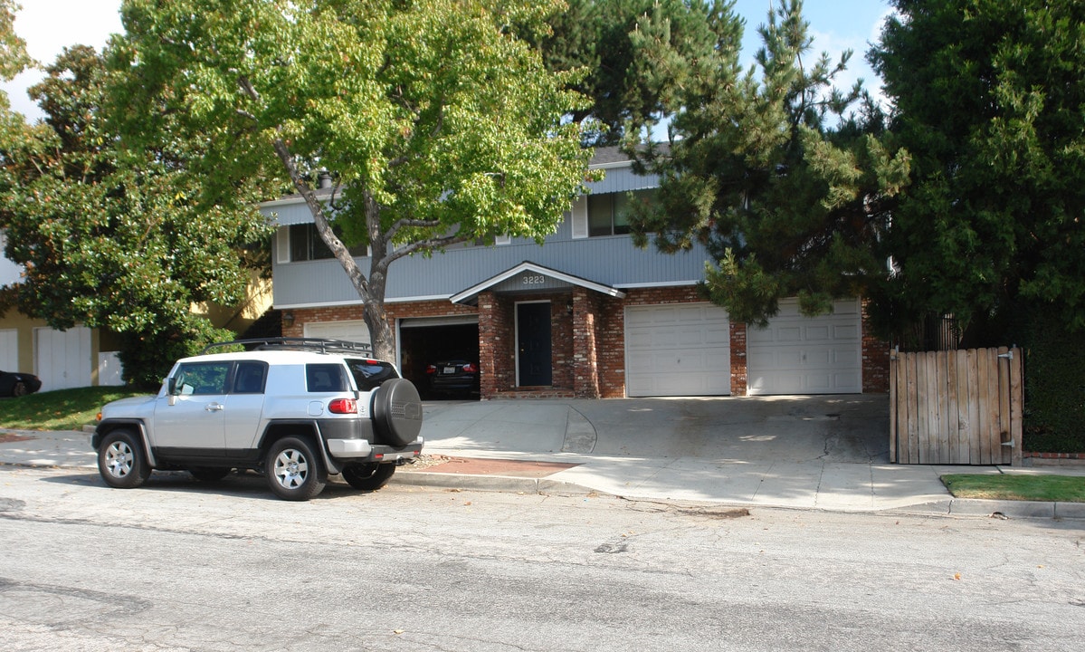 3223 Fairesta St in La Crescenta, CA - Building Photo