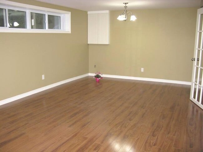 105 Bayview Pky in Newmarket, ON - Building Photo - Building Photo