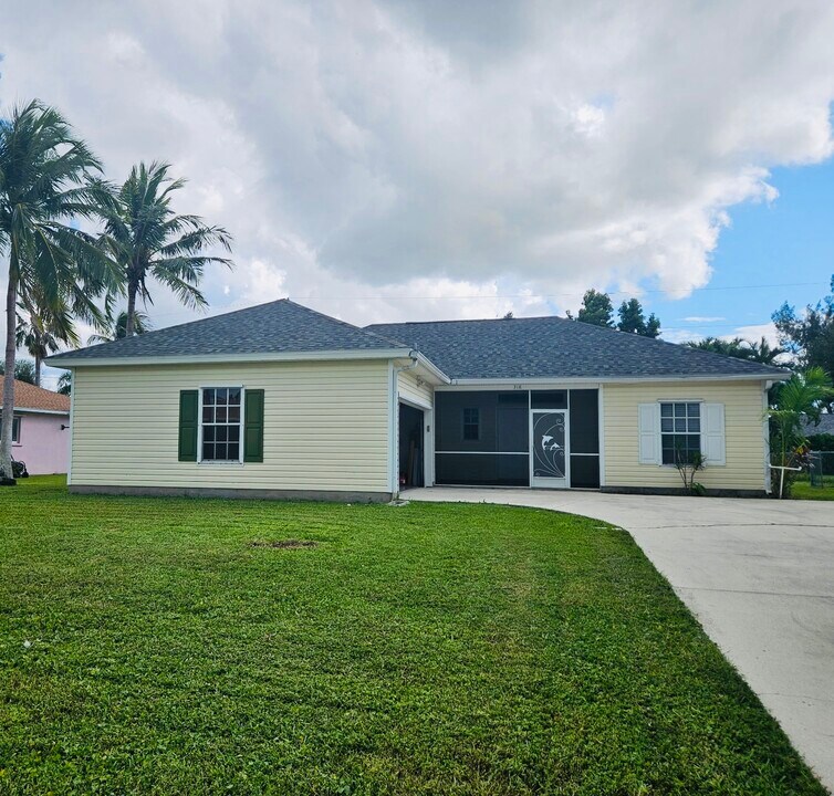 318 SE 21st St in Cape Coral, FL - Building Photo