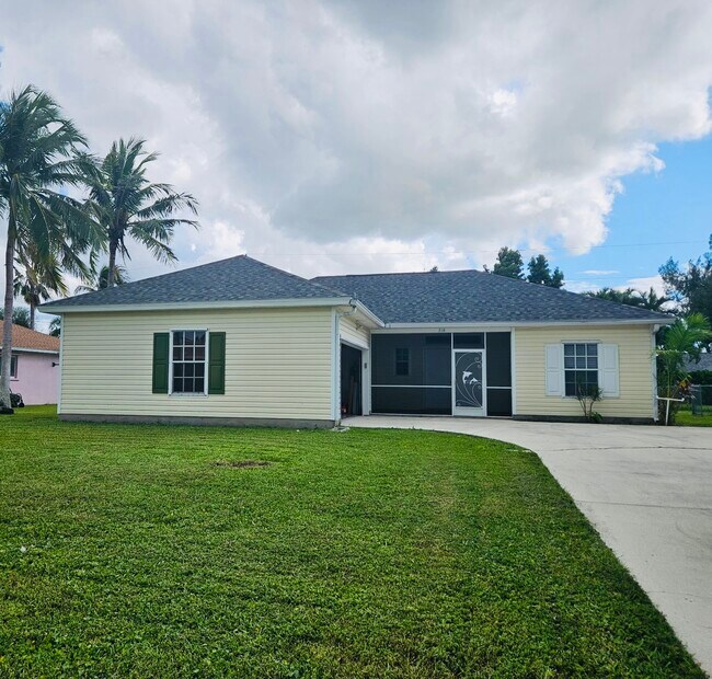 property at 318 SE 21st St