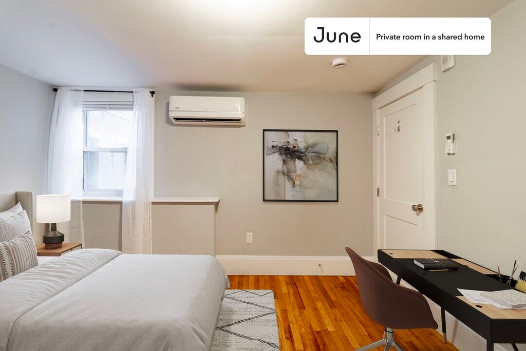 Room in Shared 4 bed/2 bath home in Boston, MA - Building Photo