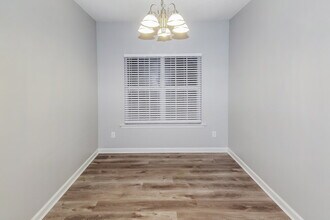 7138 Queens Crown Ct in Memphis, TN - Foto de edificio - Building Photo