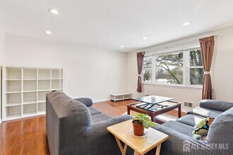 3 Stafford Dr in Piscataway, NJ - Building Photo - Building Photo