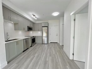 9689-9140 140 St in Surrey, BC - Building Photo - Building Photo