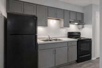 Legends Pointe in Canton, OH - Foto de edificio - Building Photo