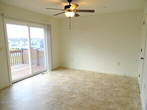 322 Meadow View Dr in Myerstown, PA - Foto de edificio - Building Photo