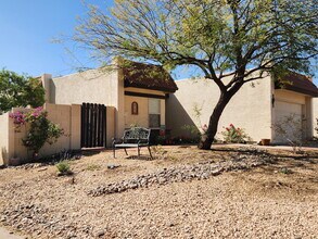 2543 E Wagoner Rd in Phoenix, AZ - Building Photo - Building Photo