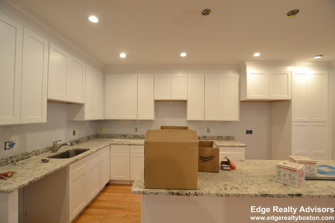 18 Bothwell Rd, Unit 1 in Boston, MA - Building Photo