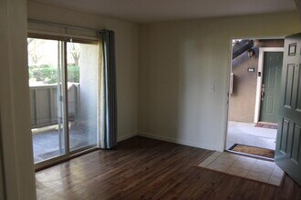 1101 Lakeview Cir, Unit 1101 Lakeview in Pittsburg, CA - Foto de edificio - Building Photo