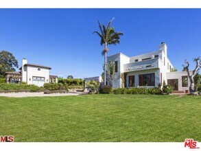 29458 Bluewater Rd in Malibu, CA - Building Photo - Building Photo