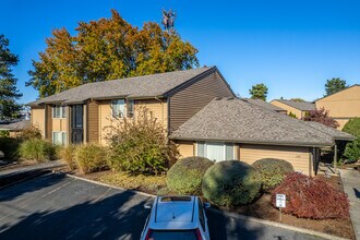 Grant Park Apartments in Hillsboro, OR - Building Photo - Primary Photo