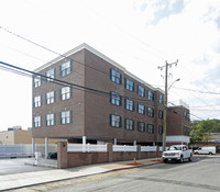 947 Hope St in Stamford, CT - Foto de edificio - Building Photo