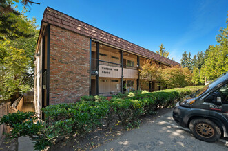 Vashon Vue Apartments in Des Moines, WA - Building Photo - Building Photo