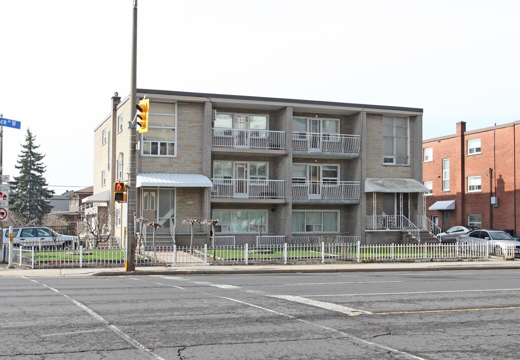 731-733 Lawrence Ave in Toronto, ON - Building Photo