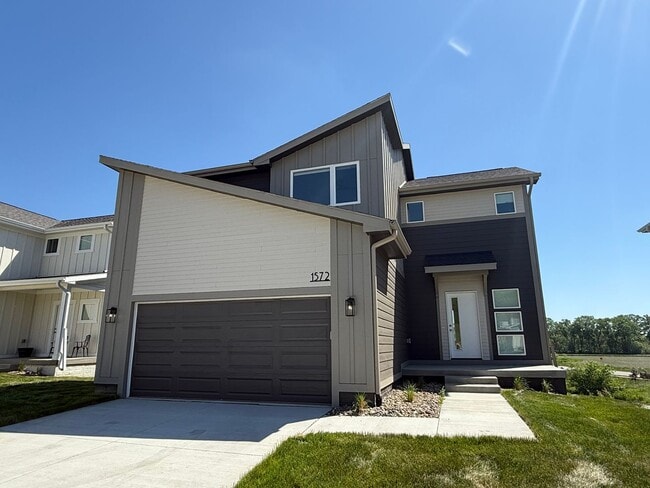 property at 1572 S King's Grv Ave
