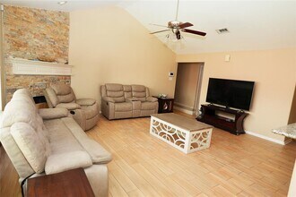 135 Fairwind Trail Dr in Conroe, TX - Building Photo - Building Photo