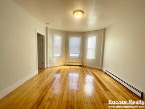 30 Rawson St, Unit 22-2 in Boston, MA - Foto de edificio - Building Photo