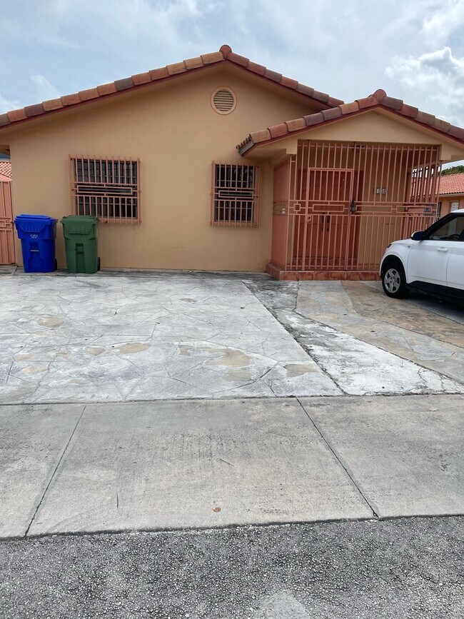 3160 SW 26th St in Miami, FL - Building Photo - Building Photo