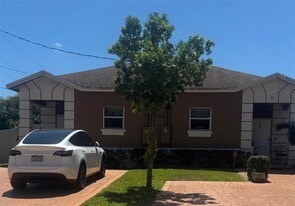 798 NE 43rd St in Oakland Park, FL - Building Photo