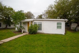 823 N Trinity in San Antonio, TX - Building Photo - Building Photo