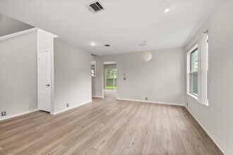 2036 Kaiser Dr in Austin, TX - Building Photo - Building Photo
