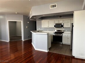 6905 Cobre Azul Ave in Las Vegas, NV - Building Photo - Building Photo