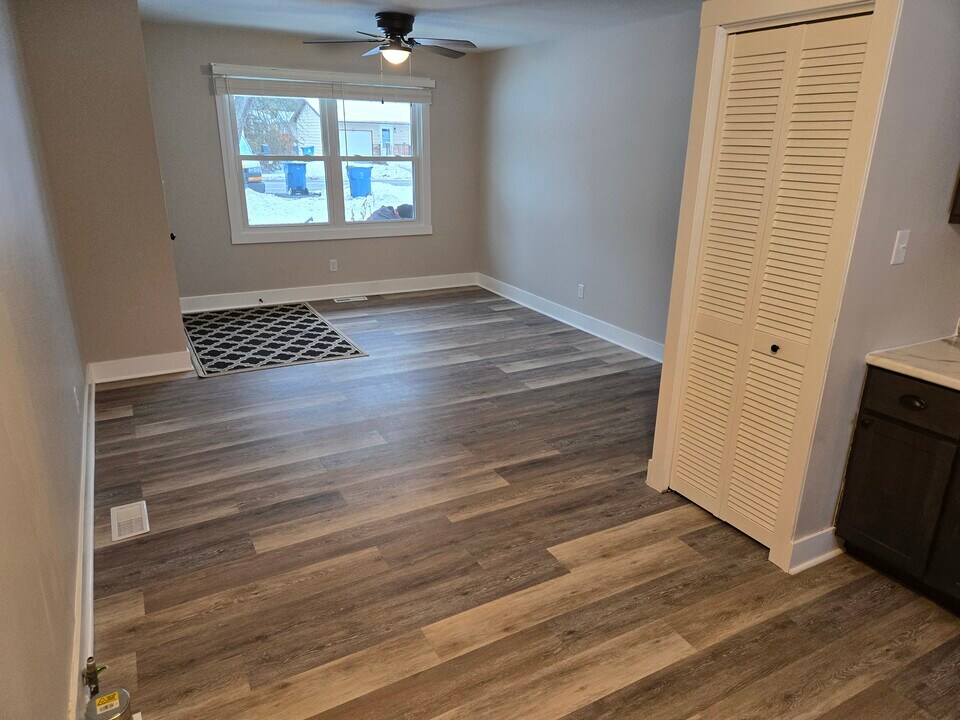 807 S 15th St in Chesterton, IN - Building Photo