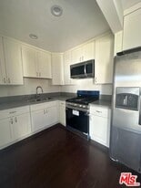 10961 Roscoe Blvd in Los Angeles, CA - Building Photo