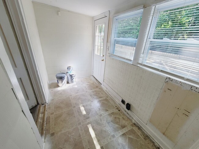 property at 104 N Ransom St