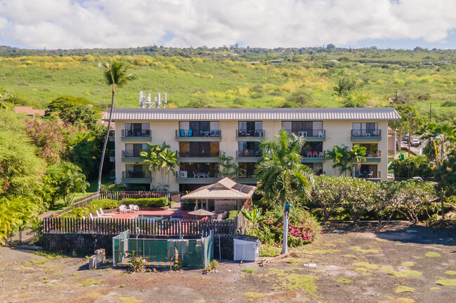 Kahaluu Bay Villas in Kailua Kona, HI - Building Photo - Building Photo