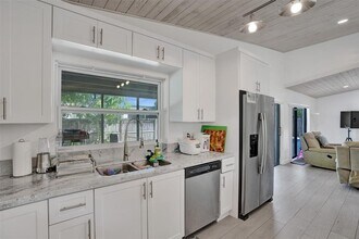 7471 NW 35th Ct in Lauderhill, FL - Building Photo - Building Photo