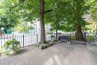 96 Isabella St in Toronto, ON - Building Photo - Building Photo