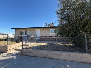 902 E Navajo St in Barstow, CA - Building Photo - Building Photo