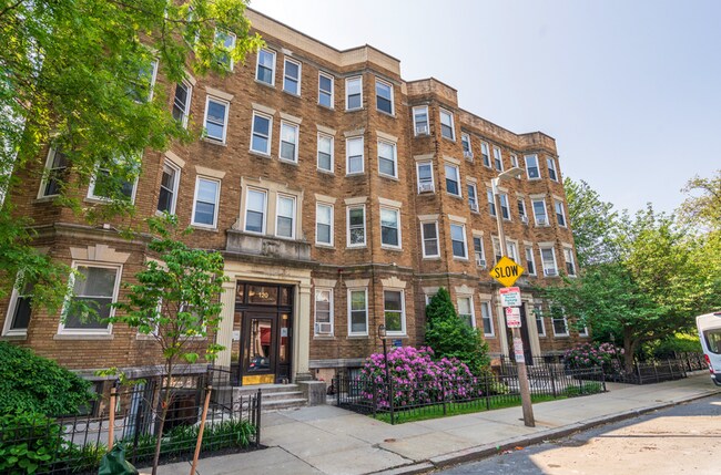124 Peterborough St, Unit 9 in Boston, MA - Foto de edificio - Building Photo