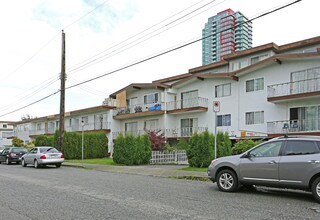 6620 Sussex Av in Burnaby, BC - Building Photo - Building Photo