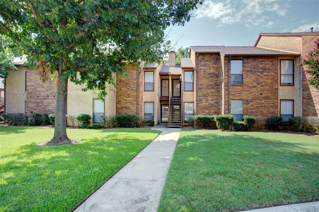 1304 Harwell Dr in Arlington, TX - Building Photo