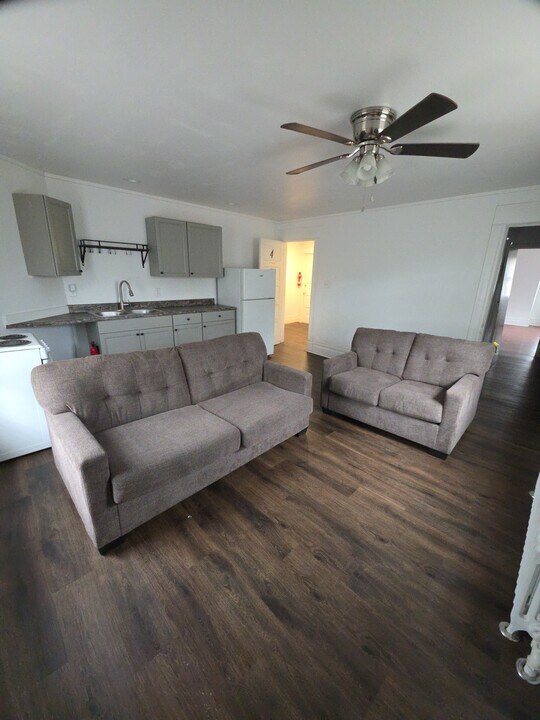403 Locust Ave, Unit Apartment 4 in Washington, PA - Building Photo