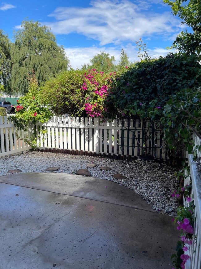 4529 Colfax Ave, Unit Apt 102 in Los Angeles, CA - Building Photo - Building Photo