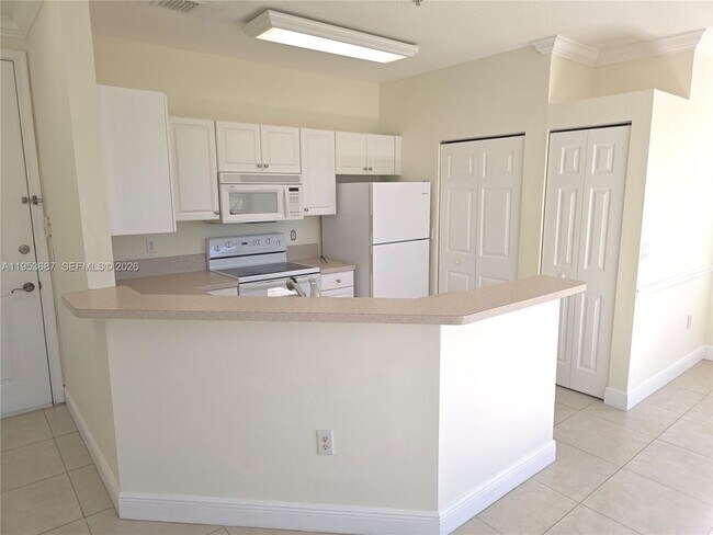 4600 SW 160th Ave in Miramar, FL - Foto de edificio - Building Photo