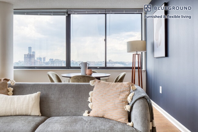 77 Park Ave in Hoboken, NJ - Foto de edificio - Building Photo