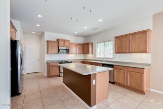 2178 Scully Dr in Phoenix, AZ - Foto de edificio - Building Photo