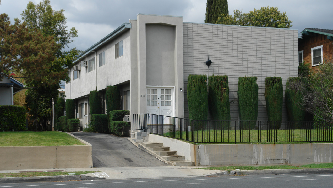 253 E Glenarm St in Pasadena, CA - Foto de edificio