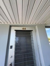 44 Waltham B in West Palm Beach, FL - Foto de edificio - Building Photo