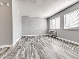 Blue Sky Apartments in Ardmore, OK - Building Photo