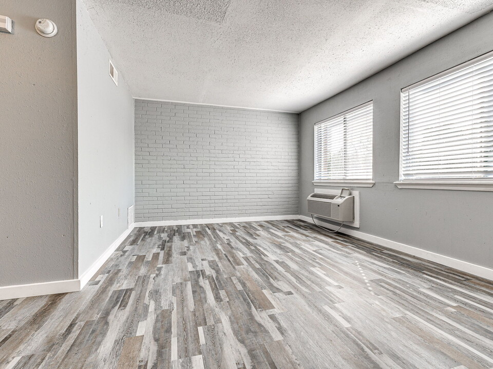 Blue Sky Apartments in Ardmore, OK - Building Photo