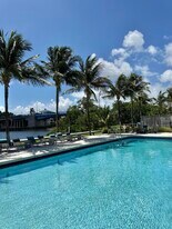 651 E Woolbright Rd in Boynton Beach, FL - Building Photo